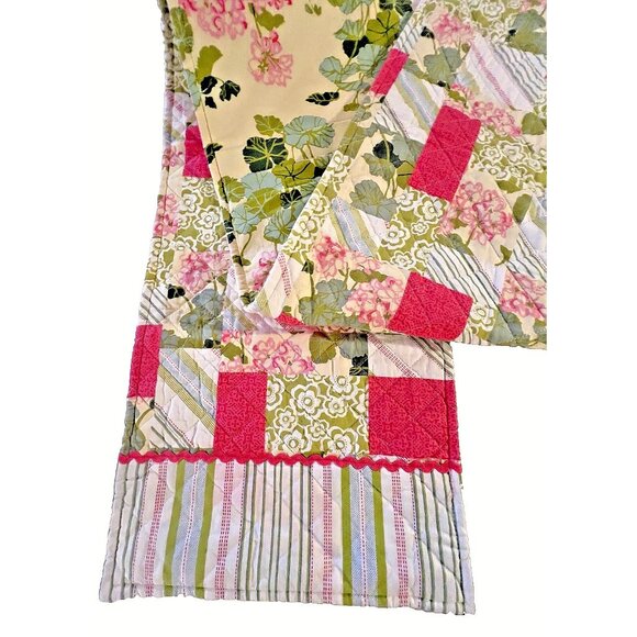 Vintage COUNTRY LIVING Quilted Table Runner 100% Cotton Pink Green Geraniums - Picture 2 of 10